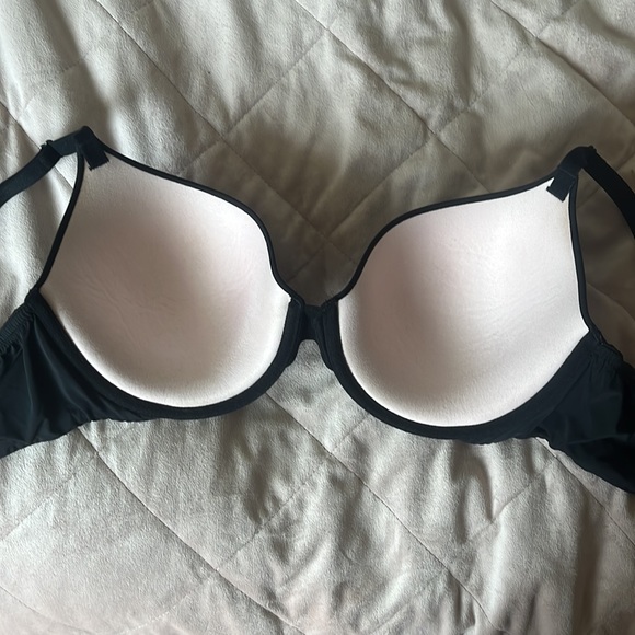 Victoria secret black bra 32DD - Picture 2 of 2
